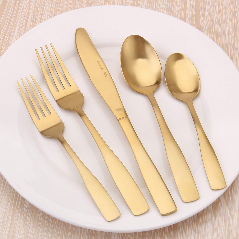 O.C.E. set sur table dressée pour 8 personnes, look contemporain