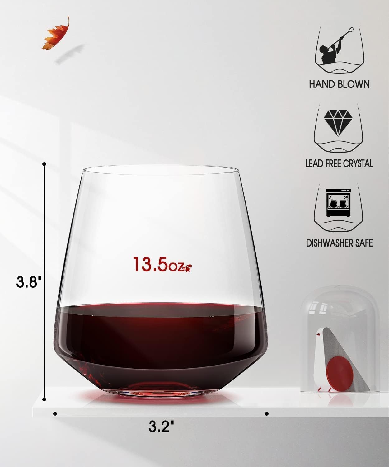 OJA verre à côté d'un objet pour comparaison de taille et contenance