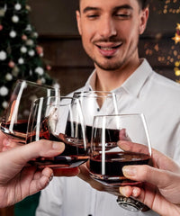 OJA verre en main illustrant prise confortable et service pratique