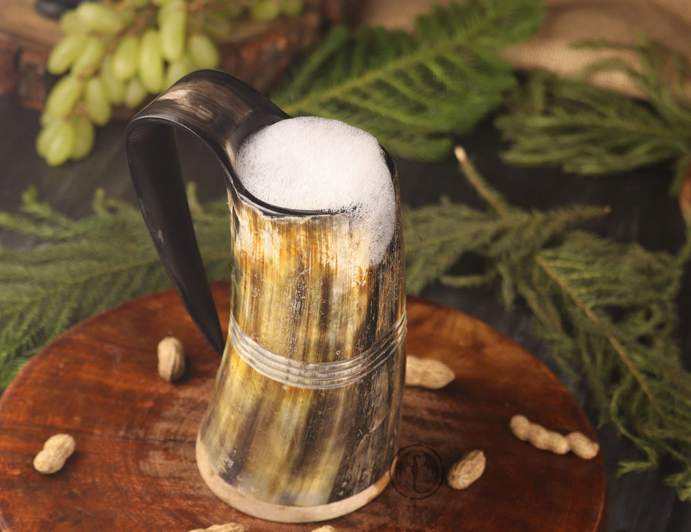 OLDEMPEROR mise en scène fête montre l'ensemble en situation conviviale