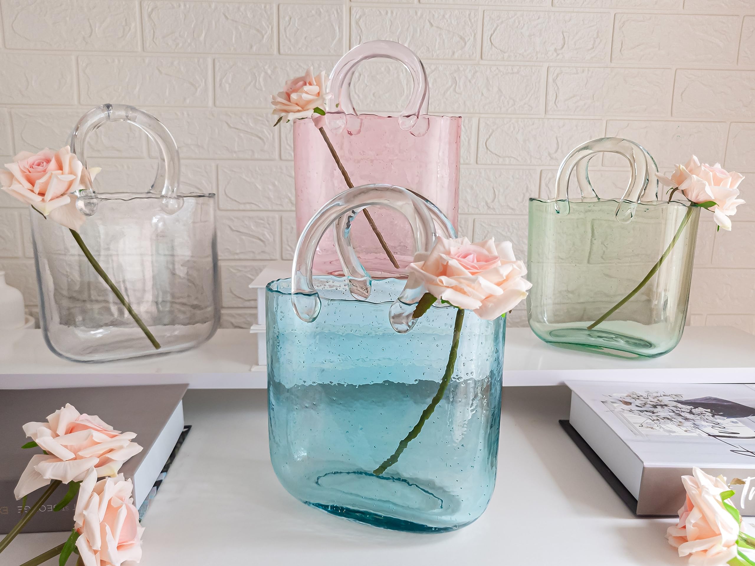 OLEEK vase avec bouquet en situation décorative pour centre de table