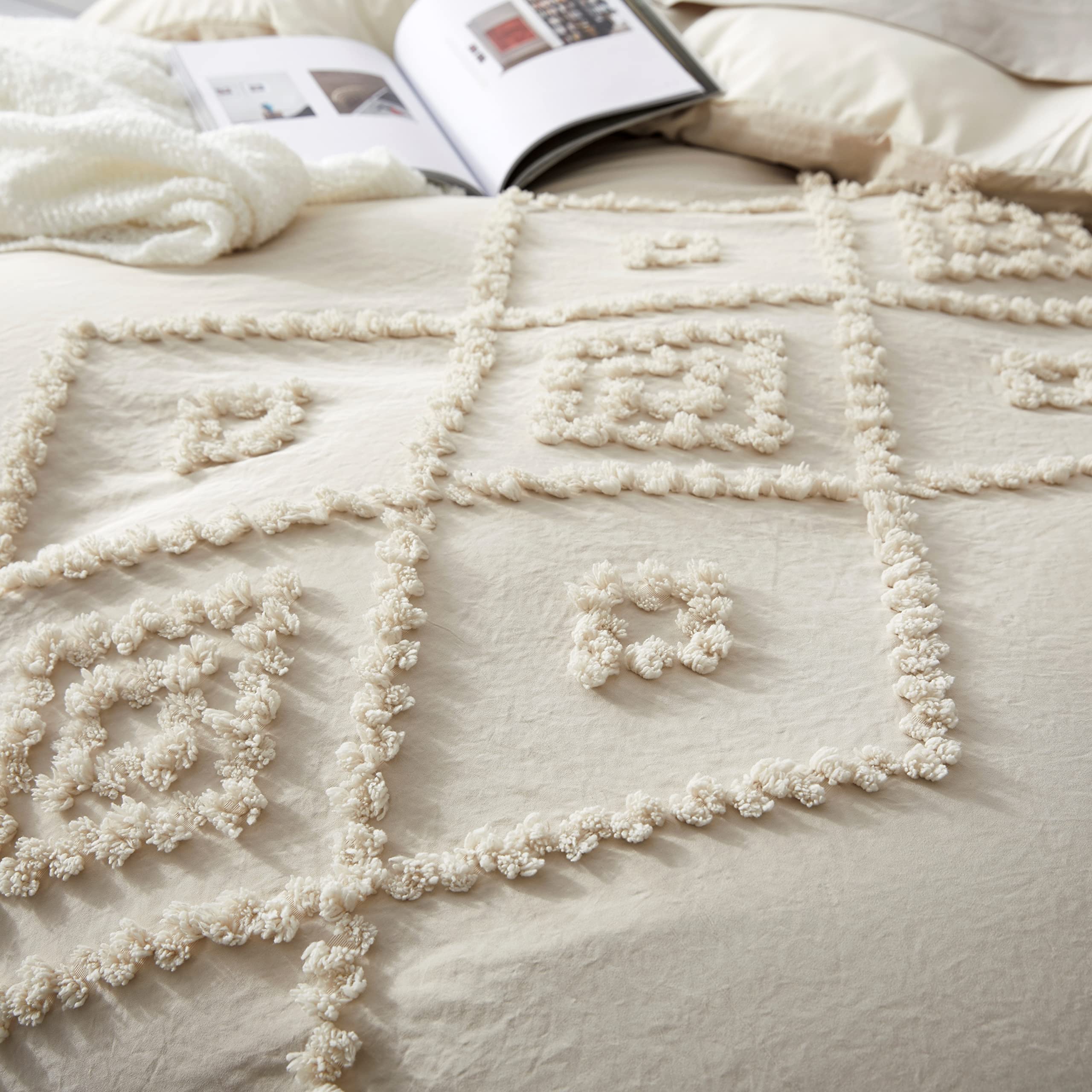 Oli Anderson chambre décorée mettant en valeur style boho chaleureux