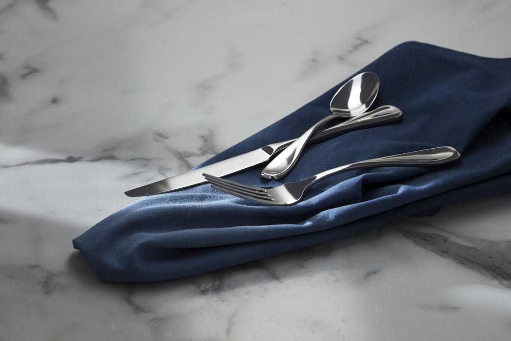 Oneida Voss comparaison taille avec main illustrant proportions pratiques