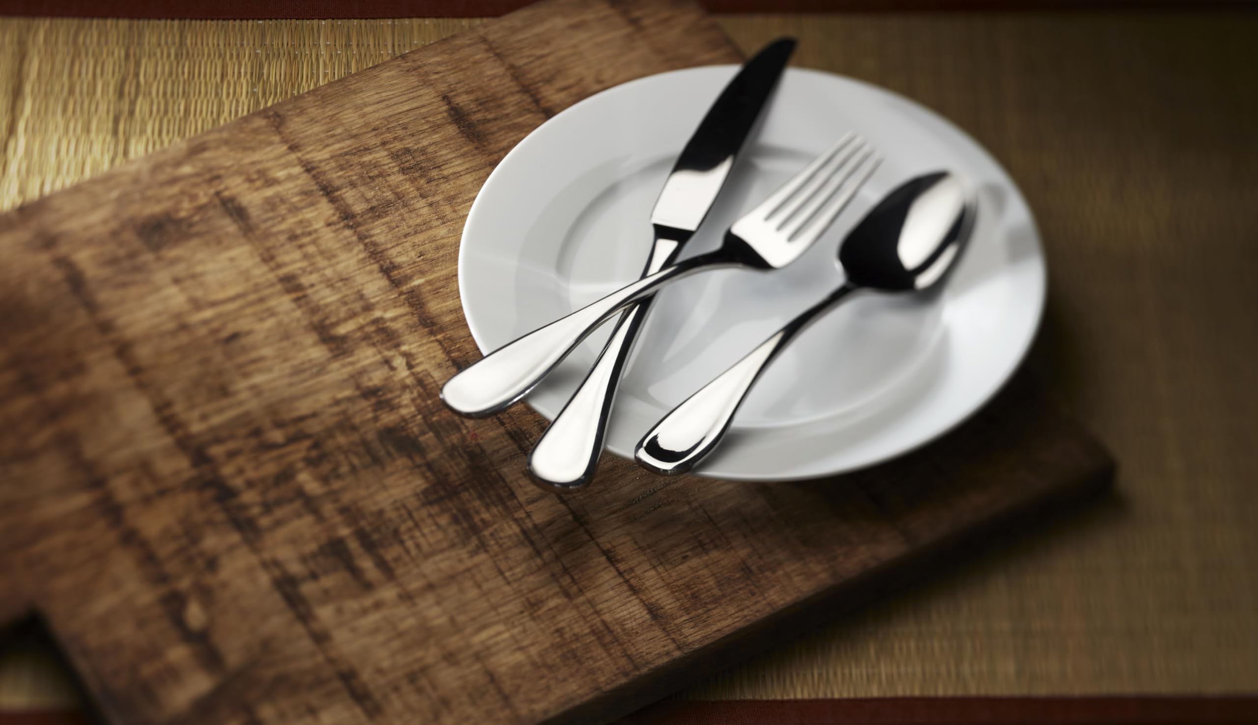 Oneida Voss pièce de service cuillère ajourée facilitant le dressage des plats