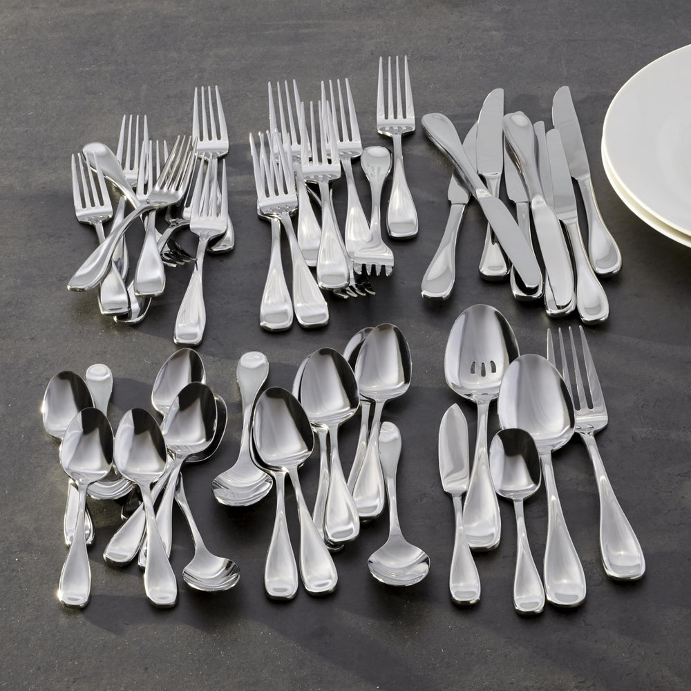 Oneida Voss utilisation quotidienne sur buffet montrant robustesse et style