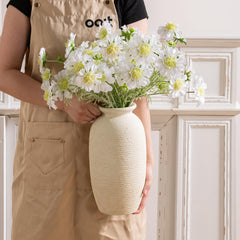 ooit vase en situation salon apportant accent décoratif et élégance