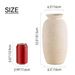 ooit vase gros plan texture de céramique soulignant finition peinte main