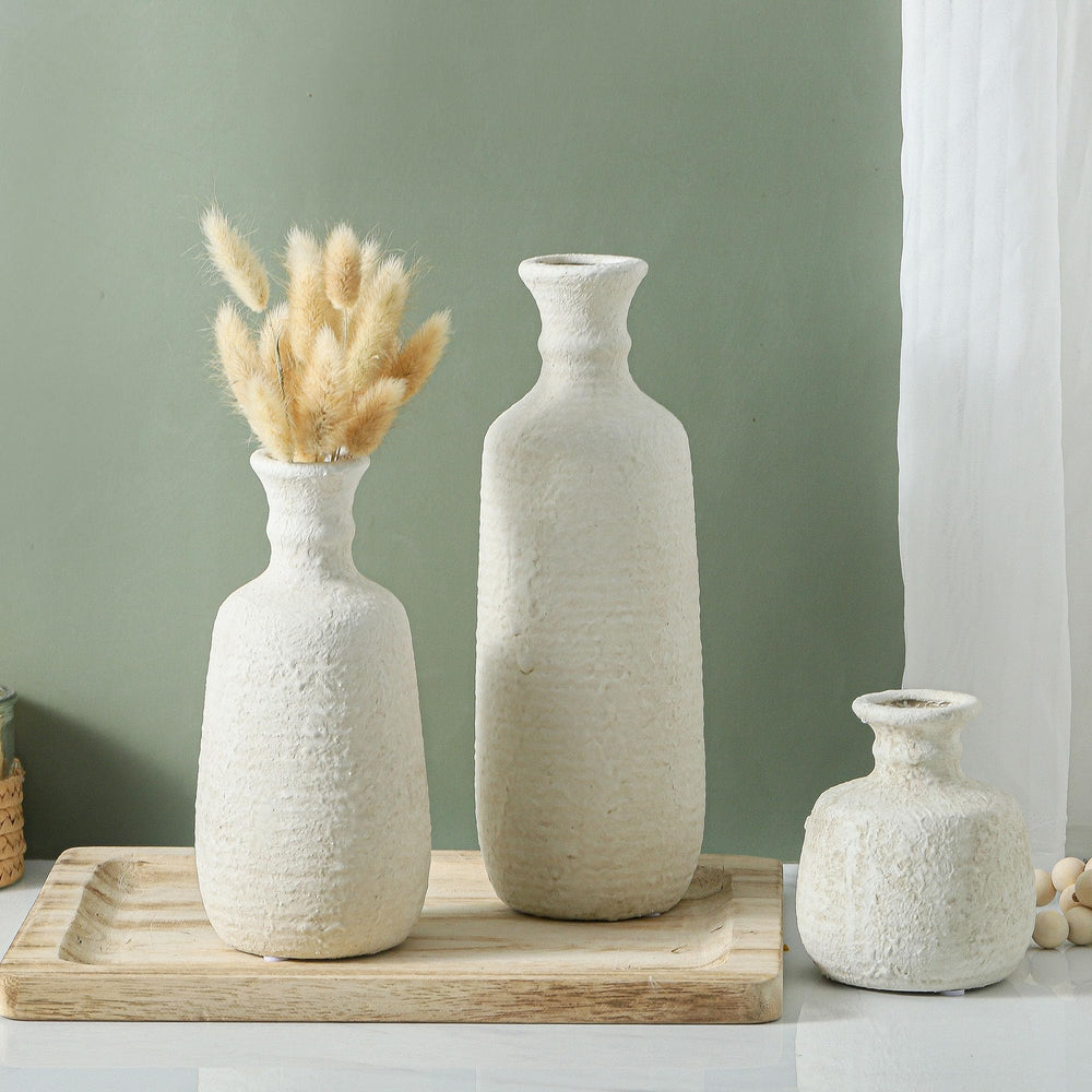 ooit vases salon sur manteau cheminée apportant ambiance chaleureuse