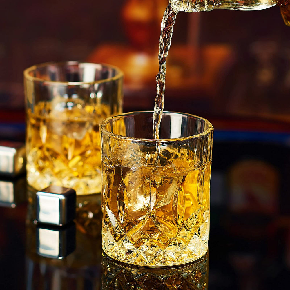 OPAYLY ensemble de six verres posés sur table en bois, aspect convivial et durable