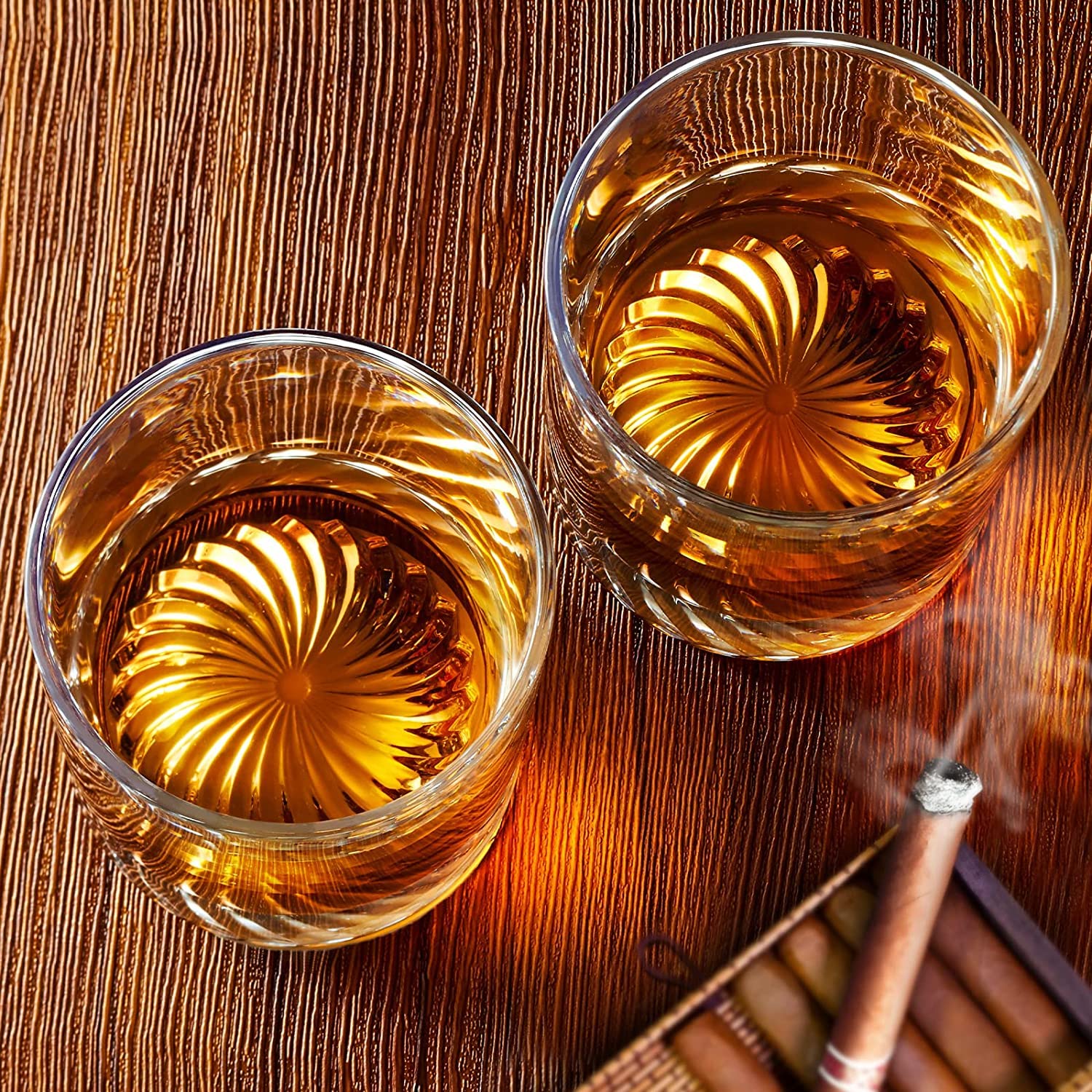 OPAYLY verre avec glaçon et cocktail montrant capacité et service