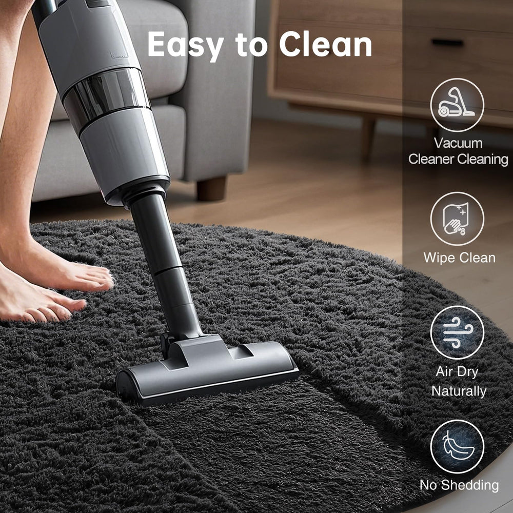 Ophanie coin enfant sur tapis pelucheux apportant confort et sécurité