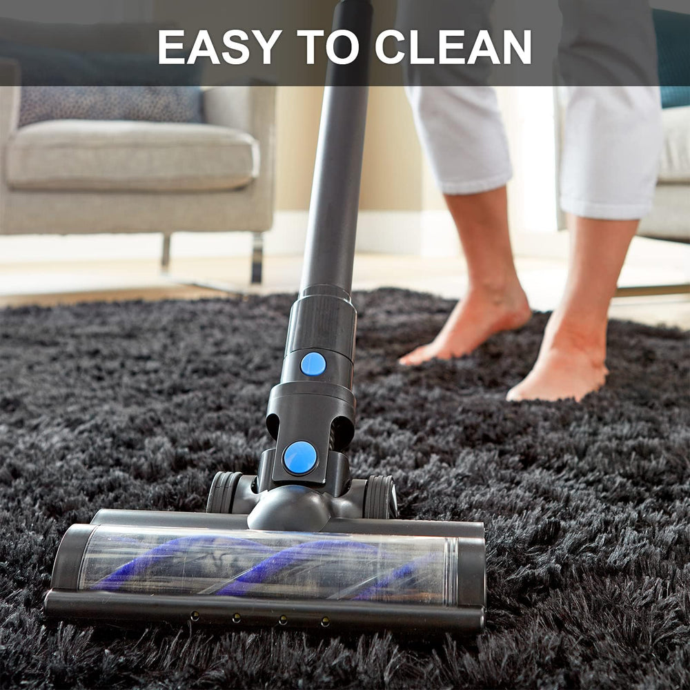 Ophanie tapis noir enfant joue dessus, surface douce et sûre