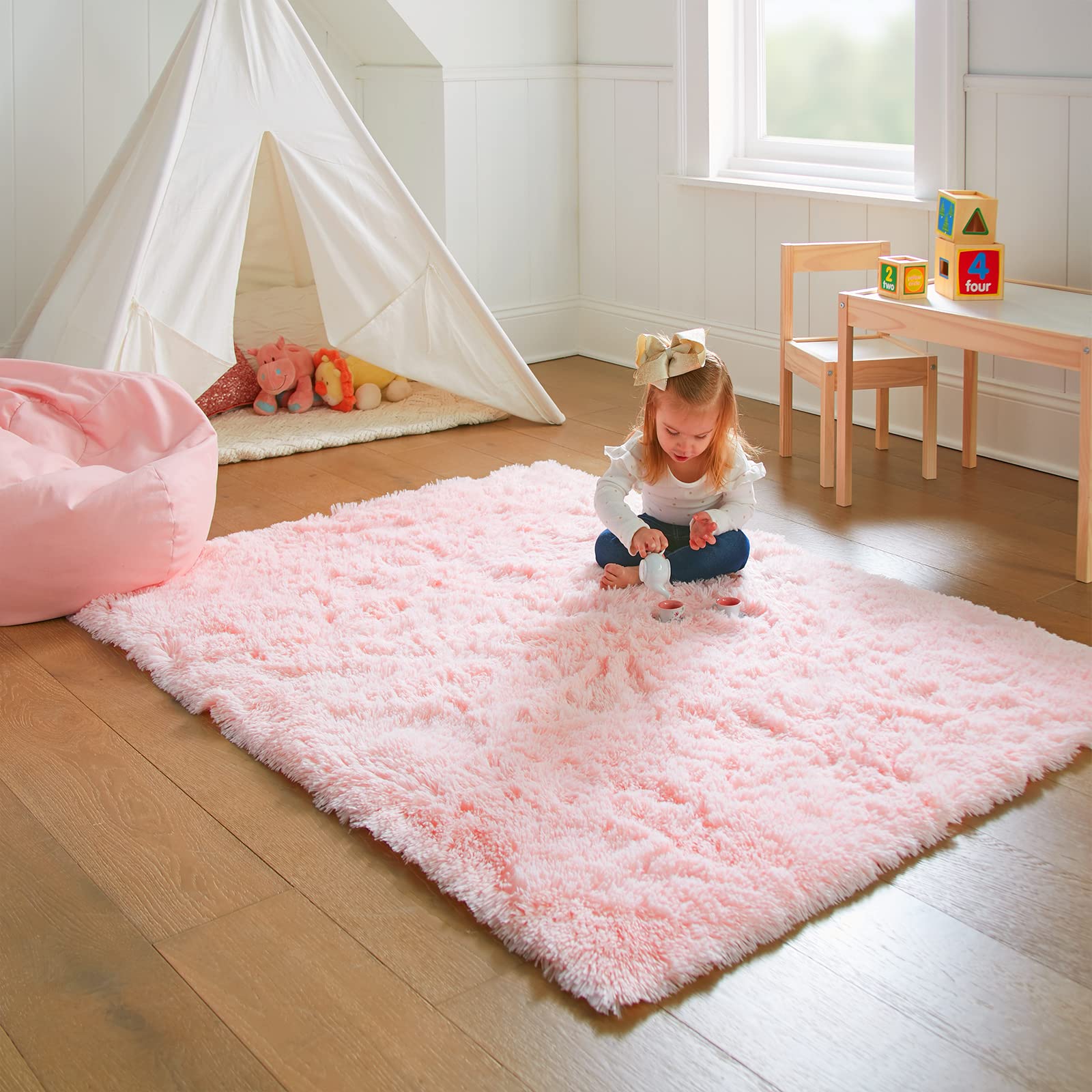 Mise en scène déco Ophanie dans chambre fille, améliore l’esthétique kawaii
