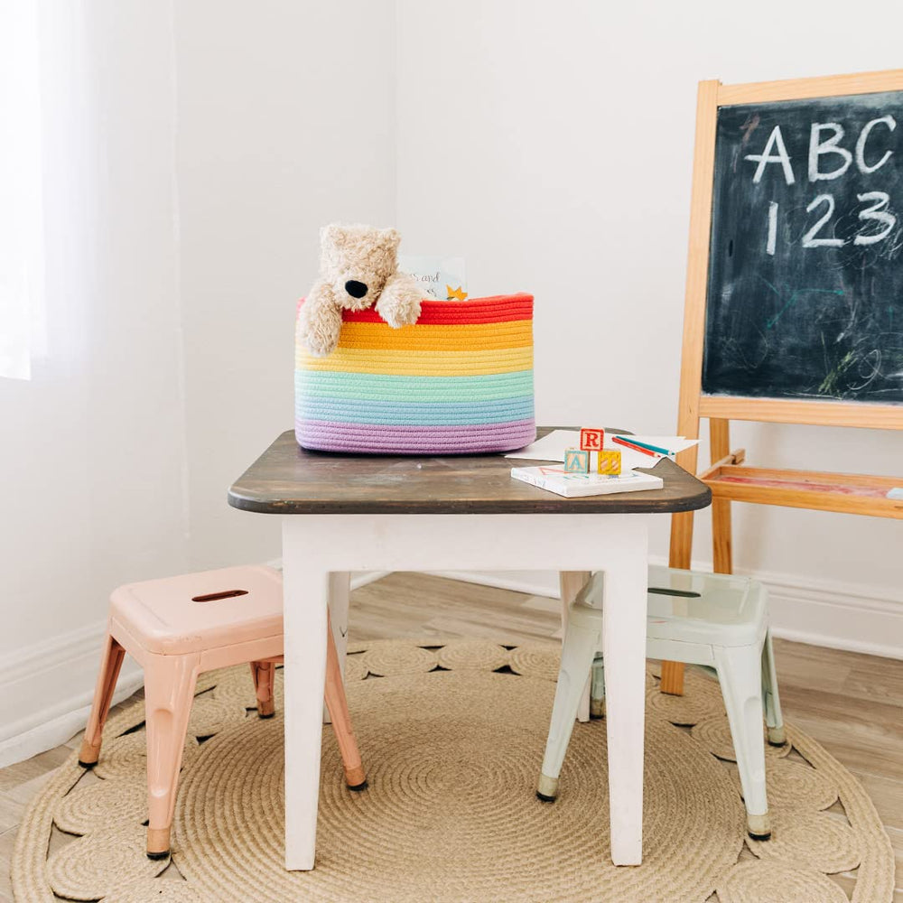 OrganiHaus panier tenu à la main pour comparaison de taille, dimensions claires