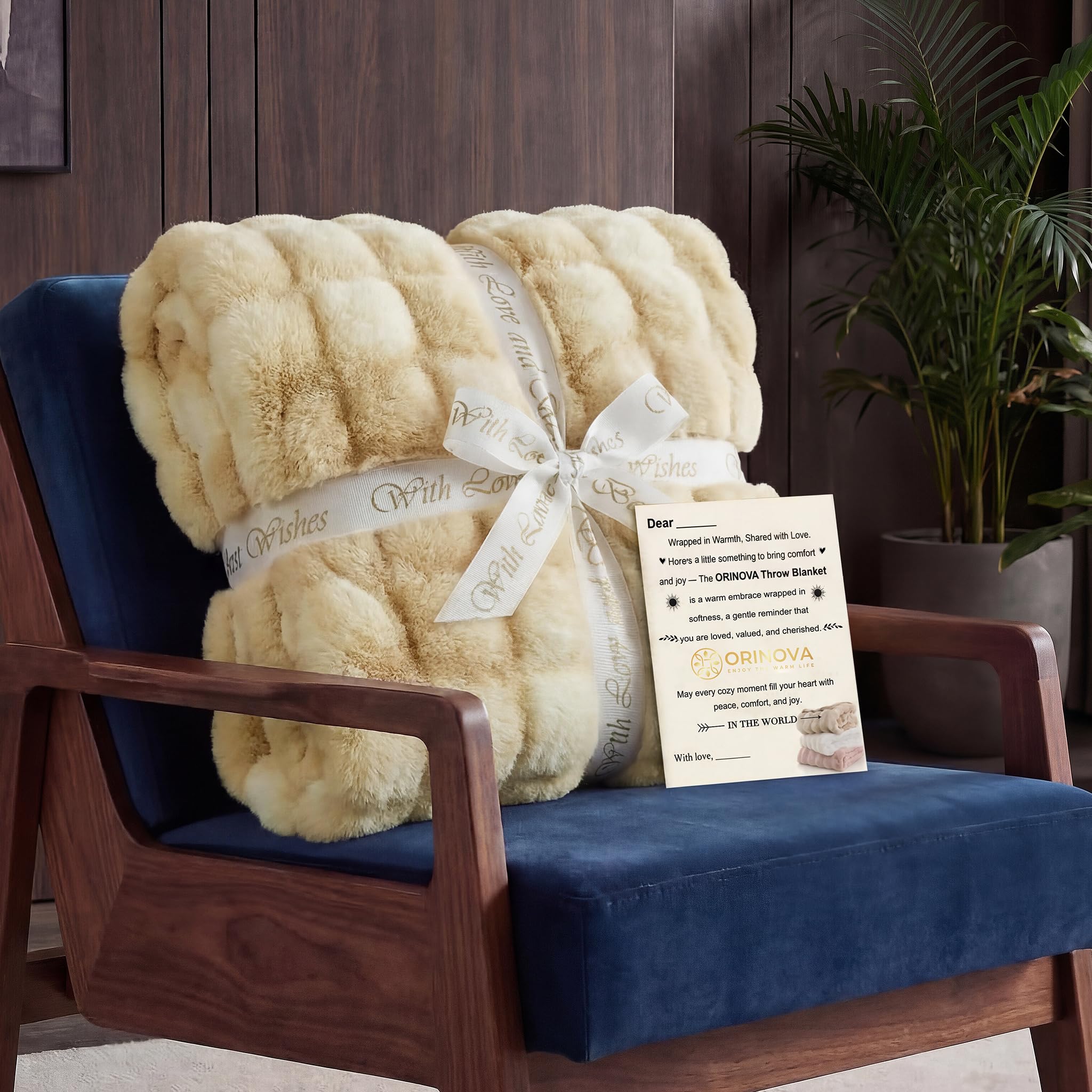 ORINOVA jeté drapé sur canapé montrant ambiance cosy et décoration chaleureuse