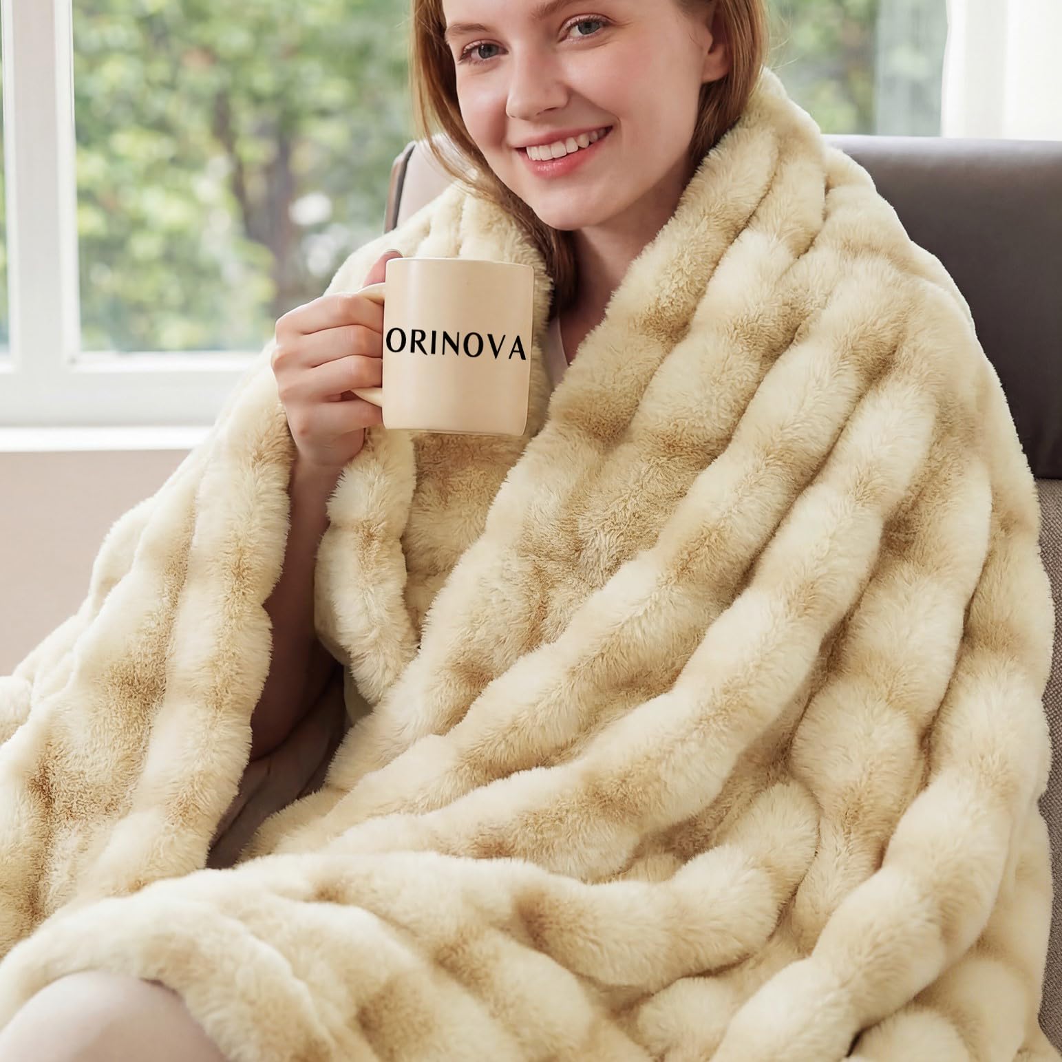 ORINOVA jeté face avant montrant couleur tie-dye jaune et confort immédiat