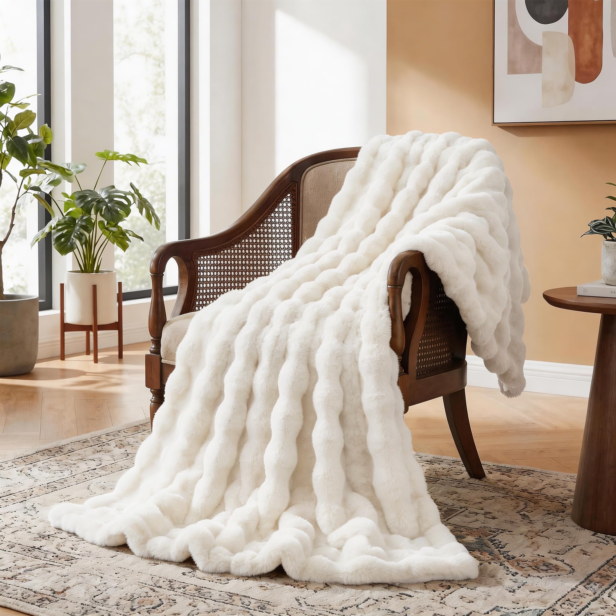 ORINOVA plaid drapé sur canapé, améliore confort du salon