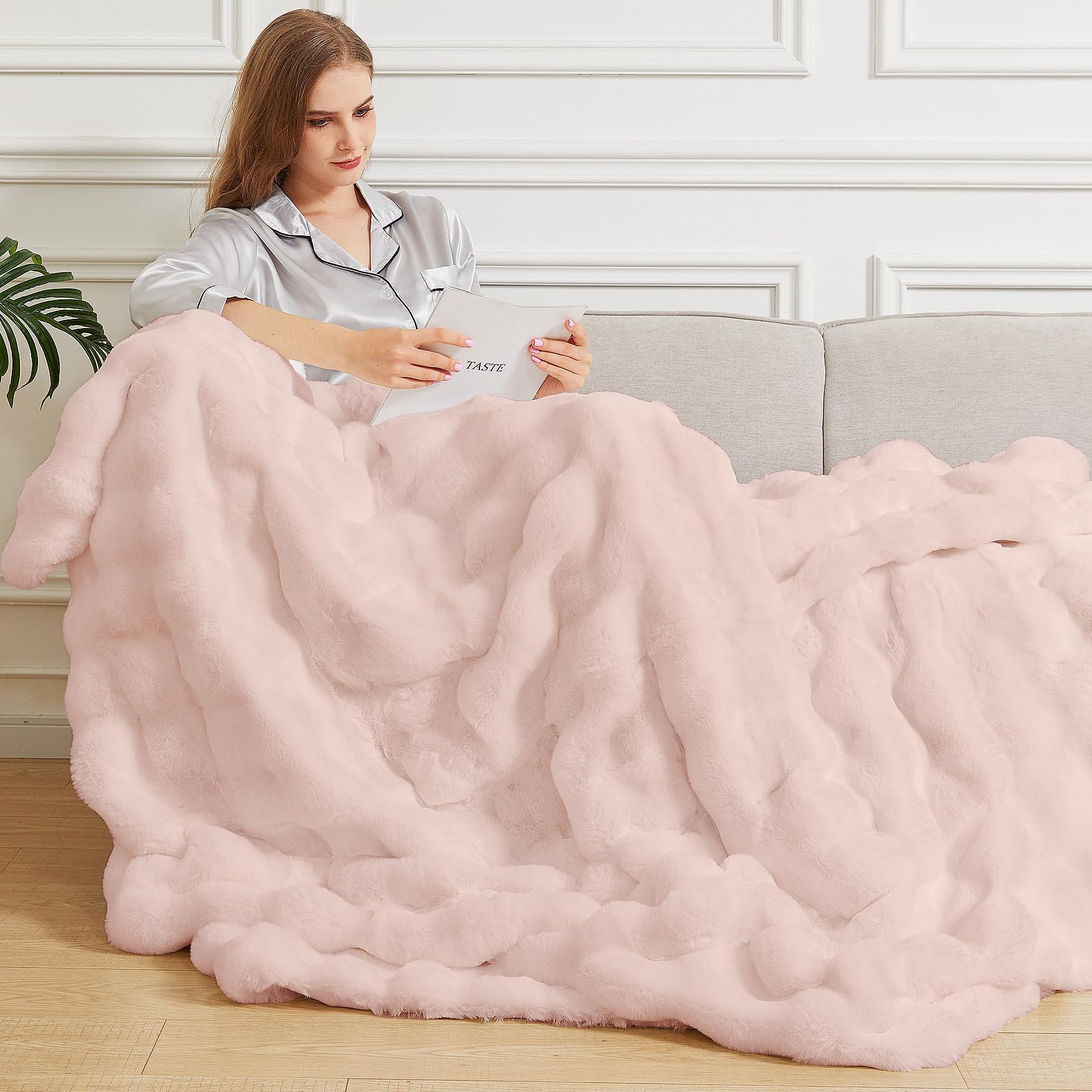 Plaid ORINOVA rose vue de face montrant douceur et style