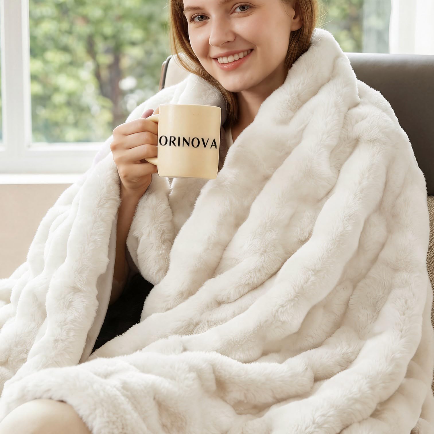 ORINOVA plaid face avant beige apportant confort visuel et douceur