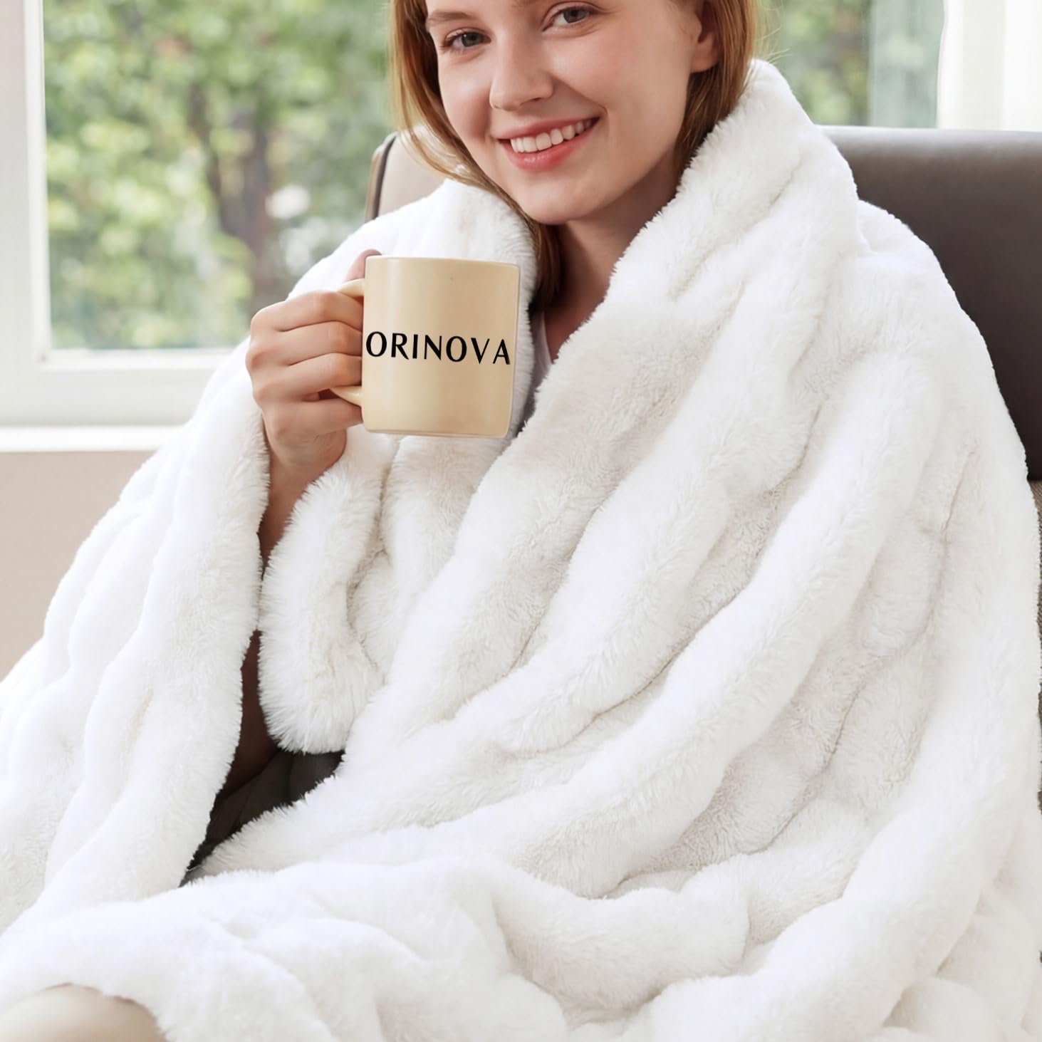 Plaid ORINOVA face avant blanc, apporte chaleur et élégance