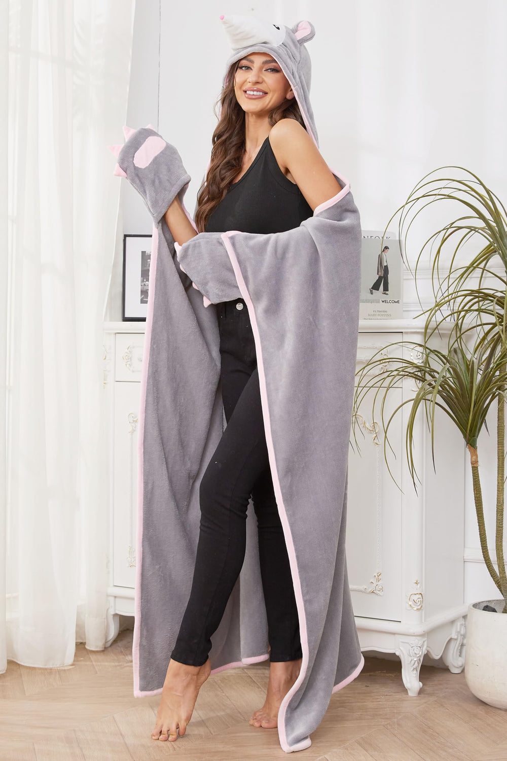 OUSIEDISIE modèle assis sur canapé, confort cosy pour soirées