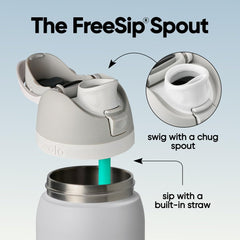 Owala FreeSip gros plan du bec FreeSip illustrant une boisson hygiénique