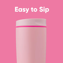 Owala gros plan sur le bec SmoothSip Slider offrant une boisson sans éclaboussures