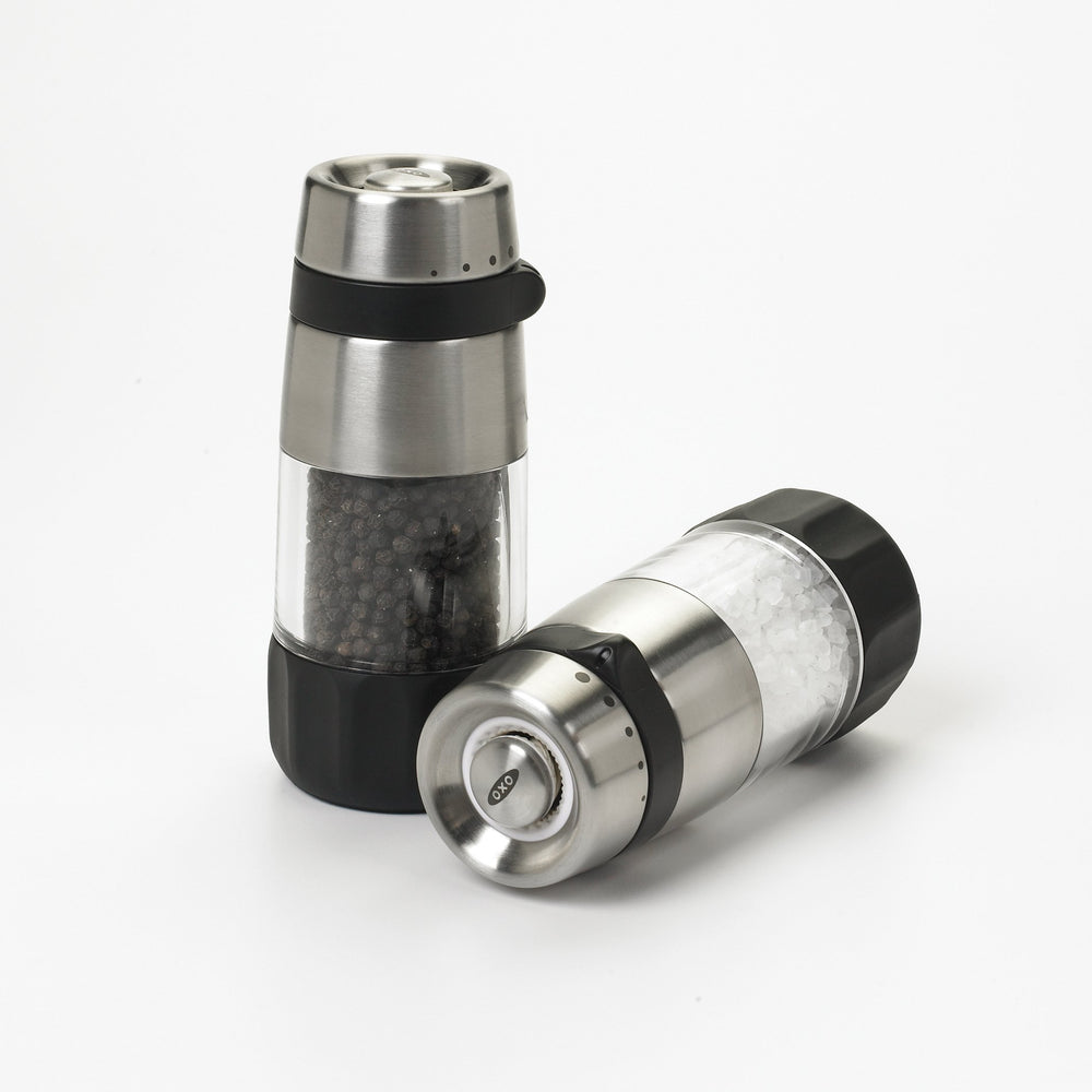 OXO détail acier inoxydable ajoutant solidité et style à la table