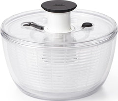 OXO essoreuse face avant montrant compactitude et fonctionnement pratique