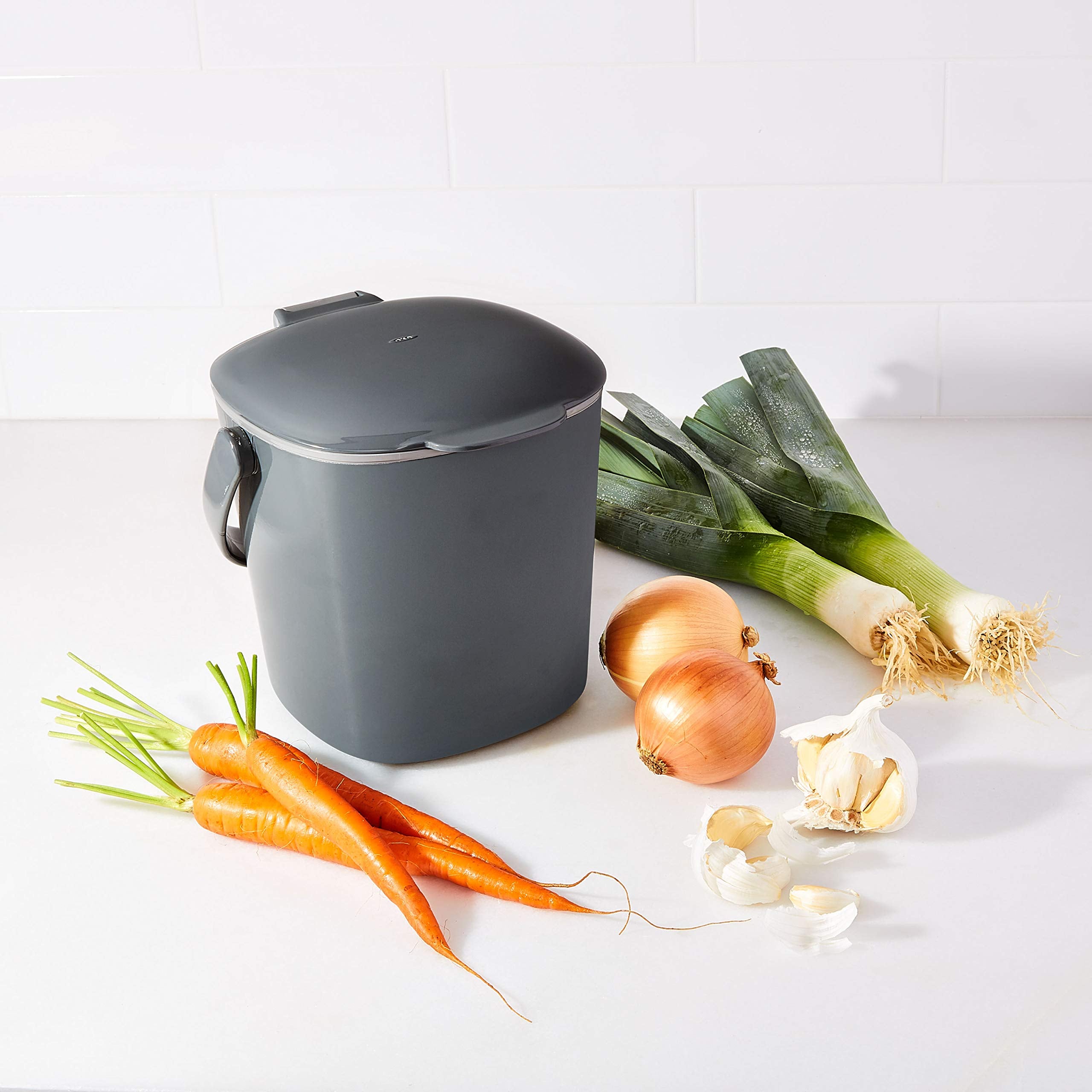 OXO finition charbon mate résistante et élégante sur le comptoir