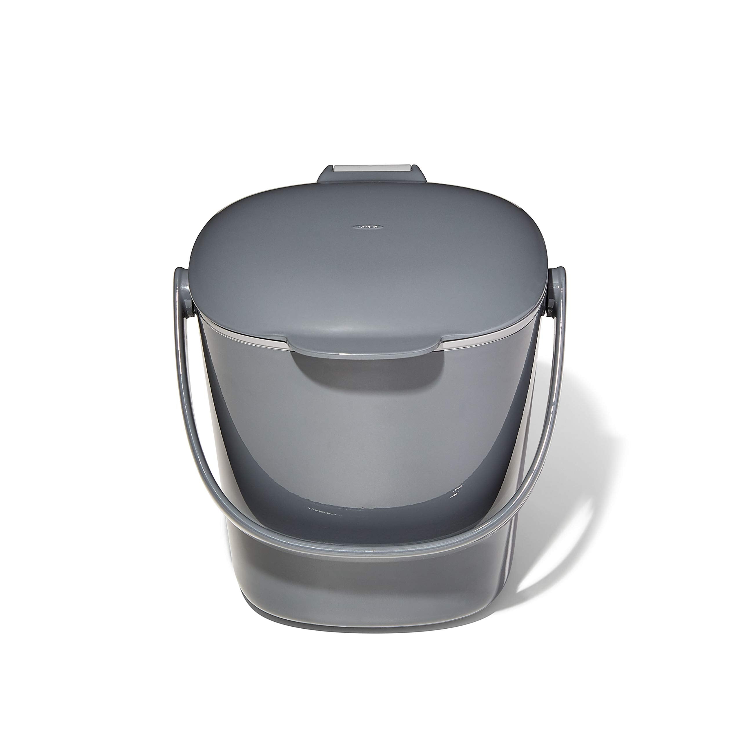OXO seau compost face avant sur plan de travail, compact et discret