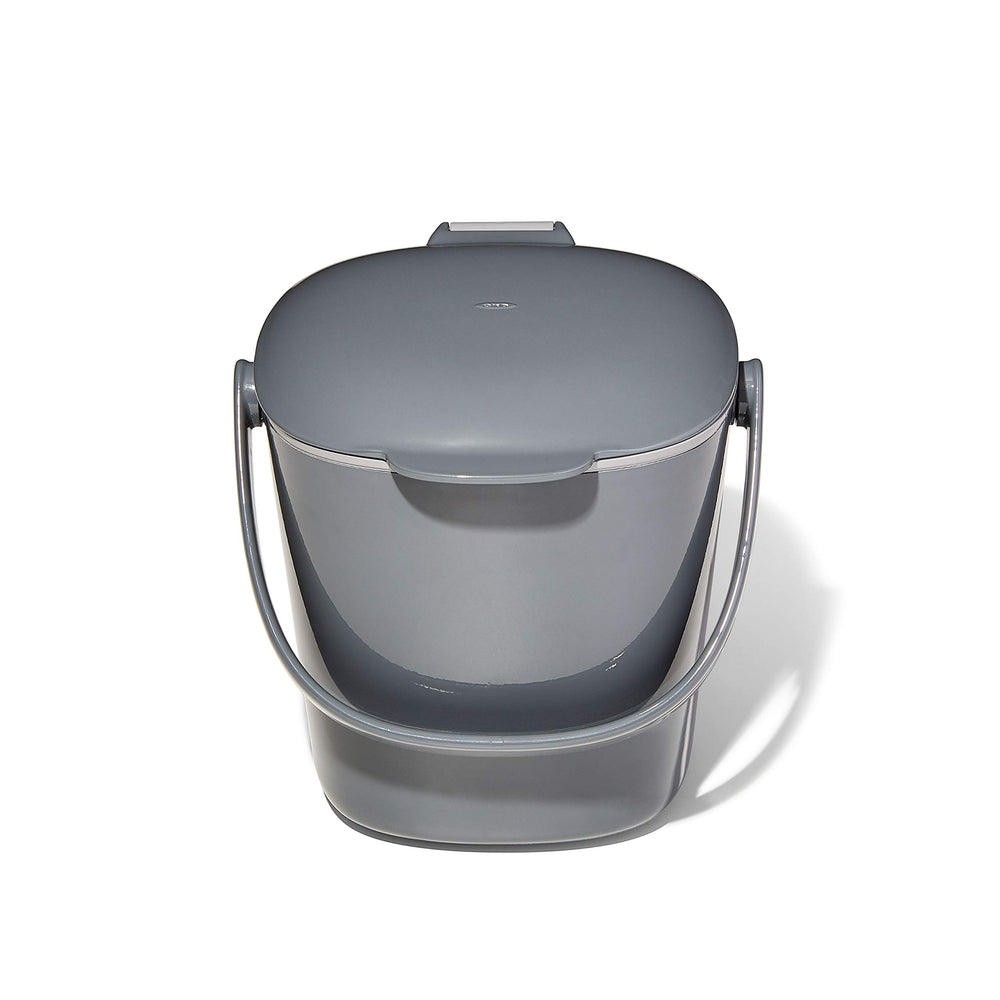 OXO seau compost face avant sur plan de travail, compact et discret