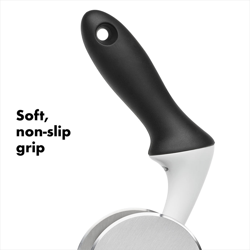 OXO hachoir en action découpant salade rapidement et sans effort