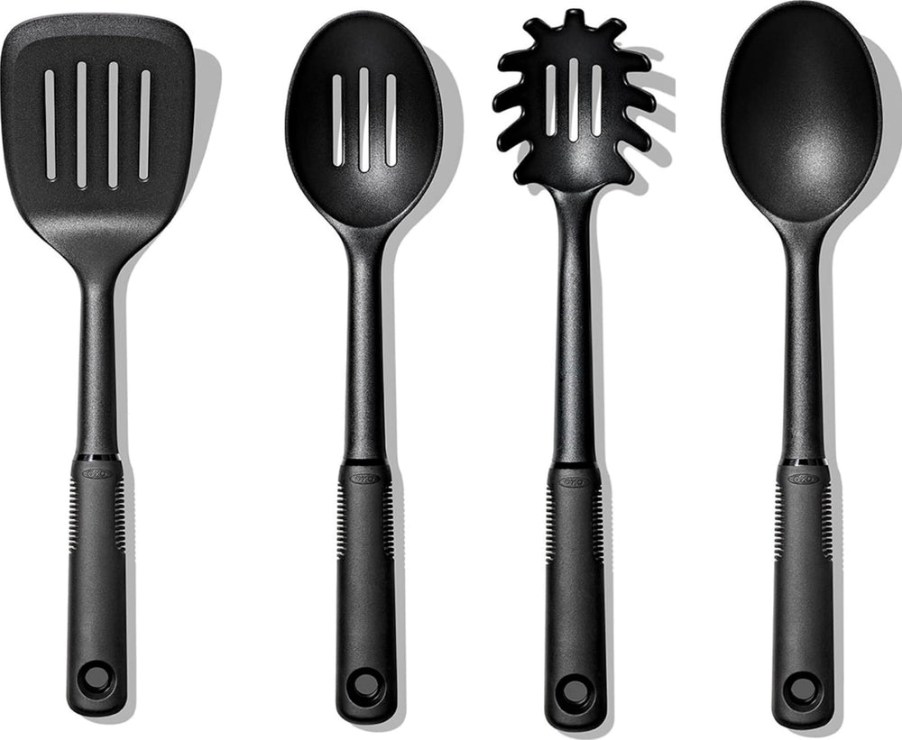 OXO Good Grips ensemble devant montrant les quatre ustensiles pour cuisine pratique