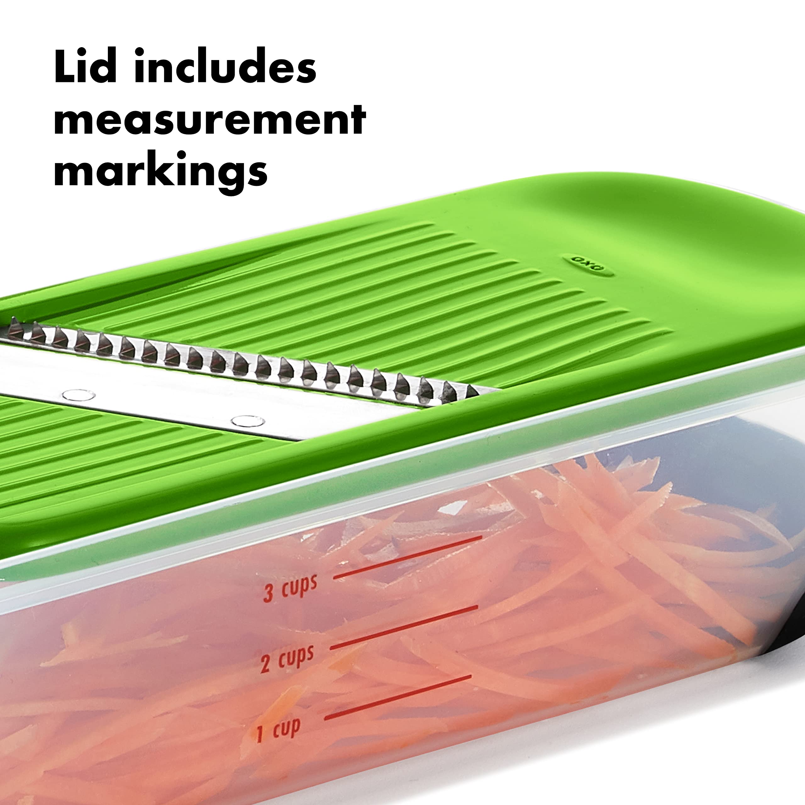 OXO couvercle gradué affichant tasses et millilitres, mesure pratique