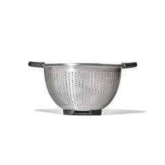 OXO Good Grips pieds stables assurant stabilité dans l'évier et sur plan de travail