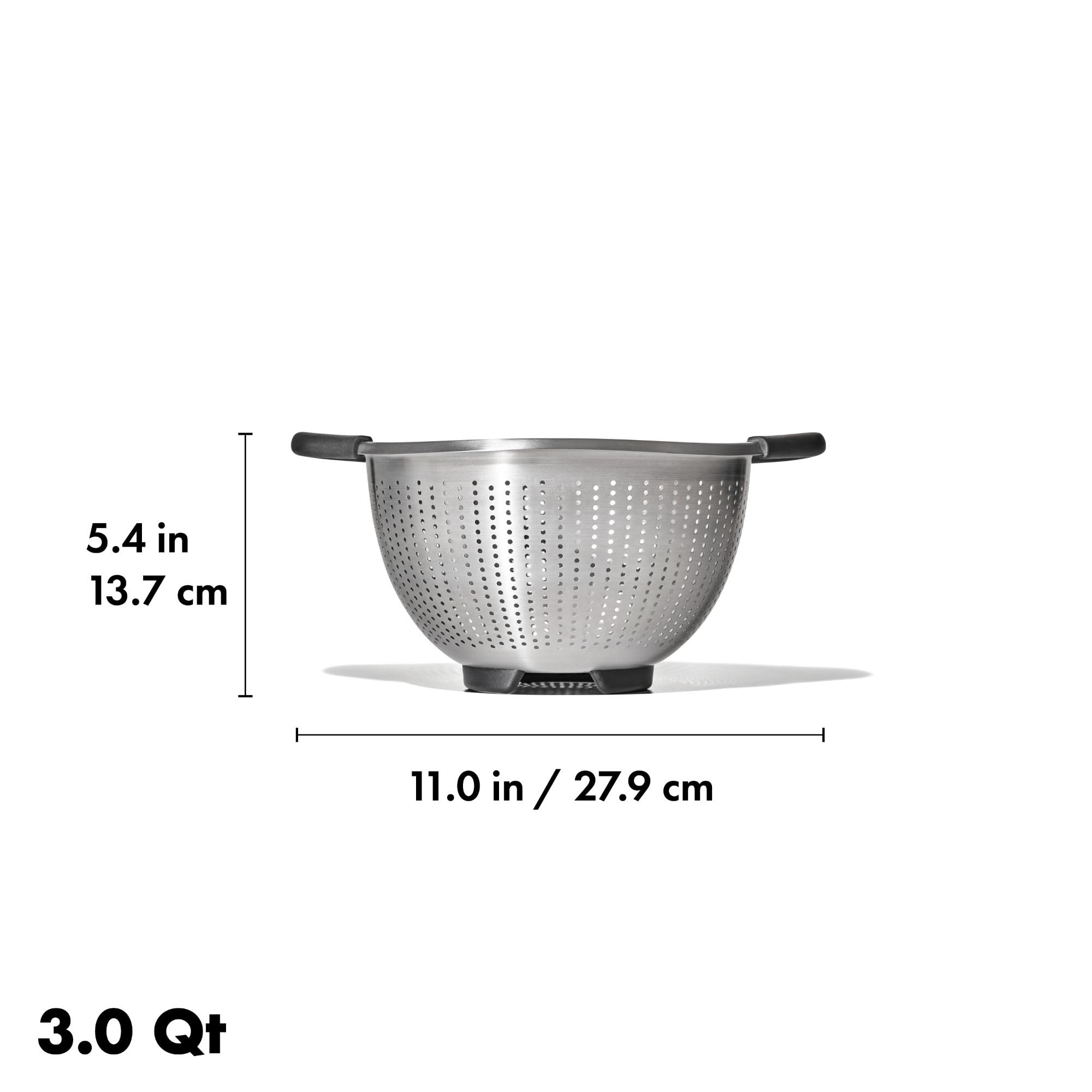 OXO Good Grips passoire rangée dans une cuisine moderne pour optimisation d'espace