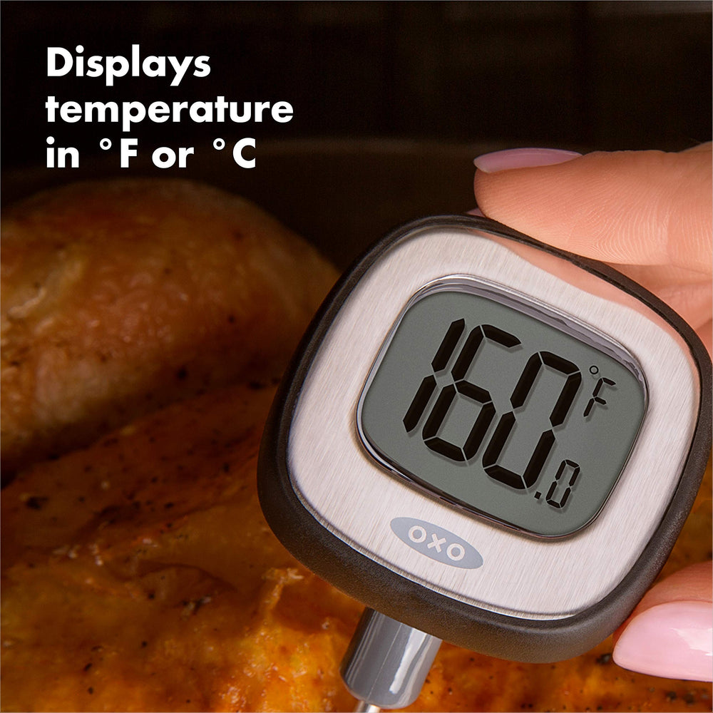 OXO thermomètre inséré dans une pièce de viande cuisson maîtrisée
