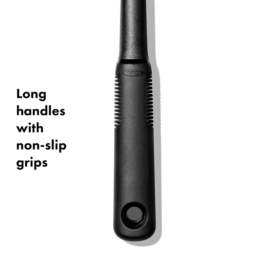 OXO Good Grips zoom tête nylon montrant texture résistante et protection antiadhésive