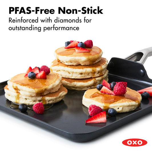 OXO gros plan du manche en silicone sans BPA offrant une prise confortable et sûre