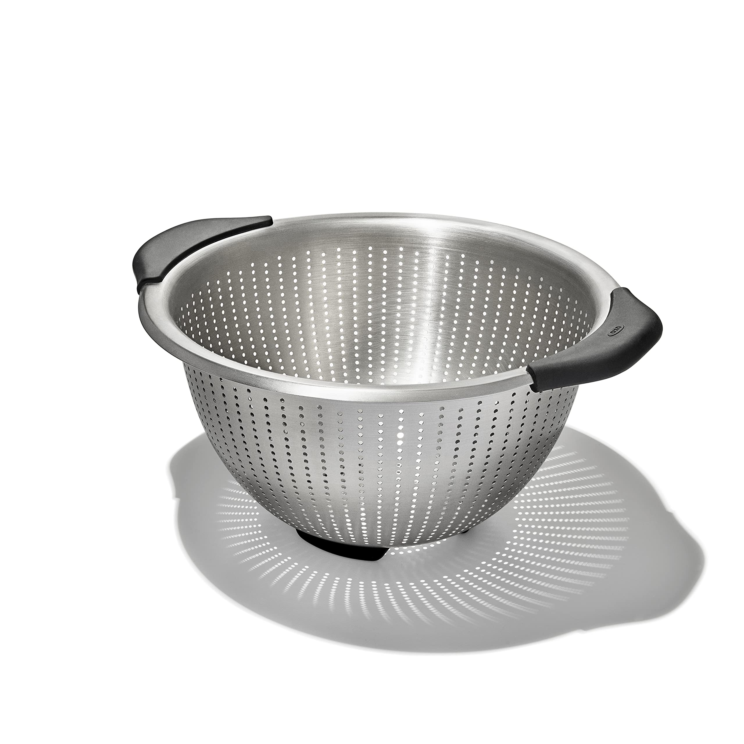 OXO passoire dans une cuisine montrant usage quotidien et robustesse