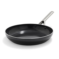OXO poêle 12" vue de face montrant la largeur et la silhouette, cuisson facilitée