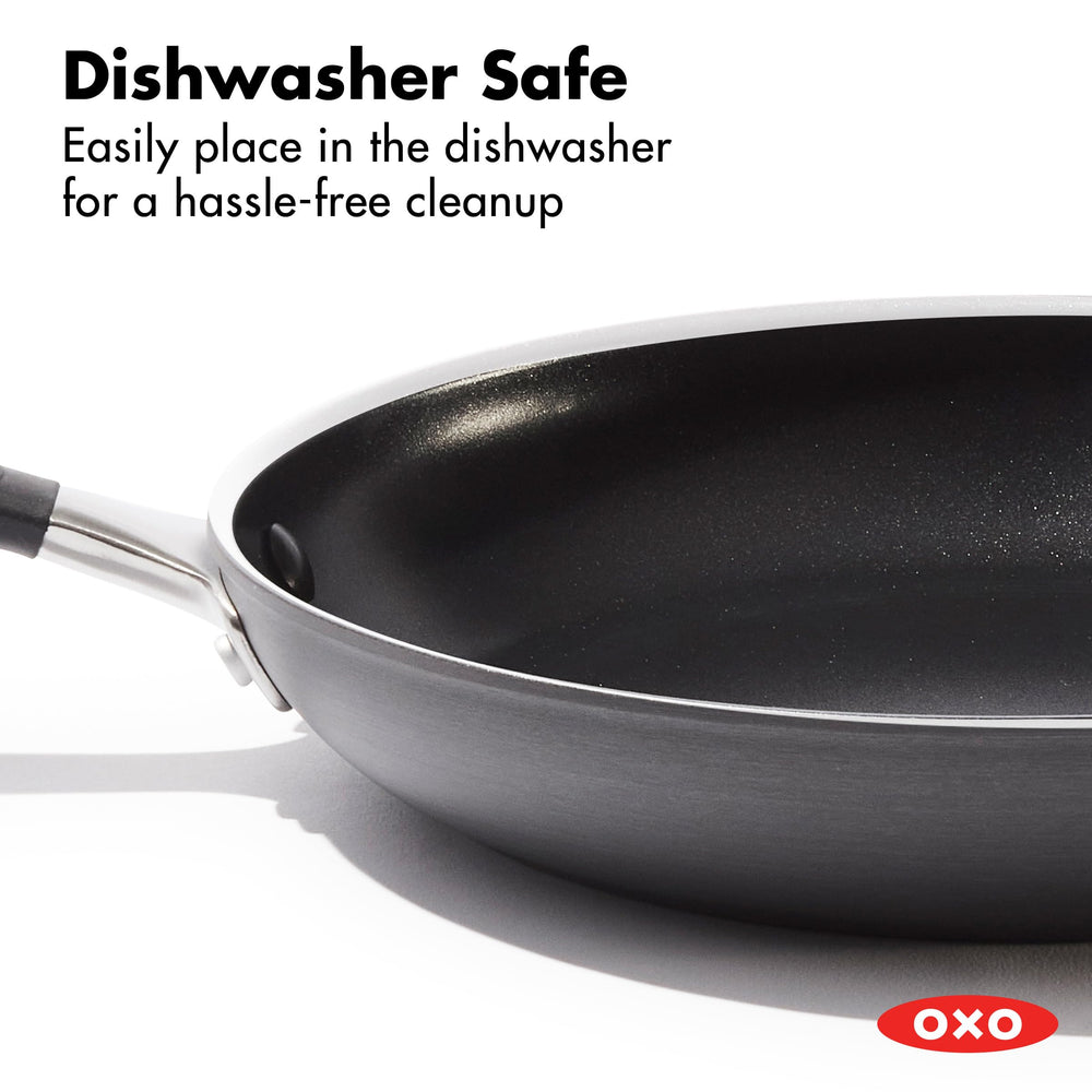OXO étiquette produit affichant caractéristiques sans PFAS et compatibilité four