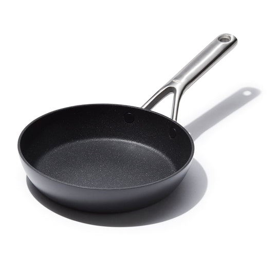 OXO poêle face avant montrant la finition et l'espace de cuisson