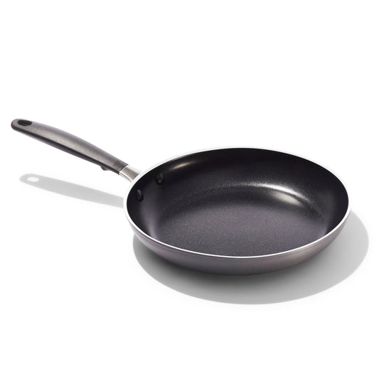 OXO poêle 25 cm vue avant montrant élégance et performance