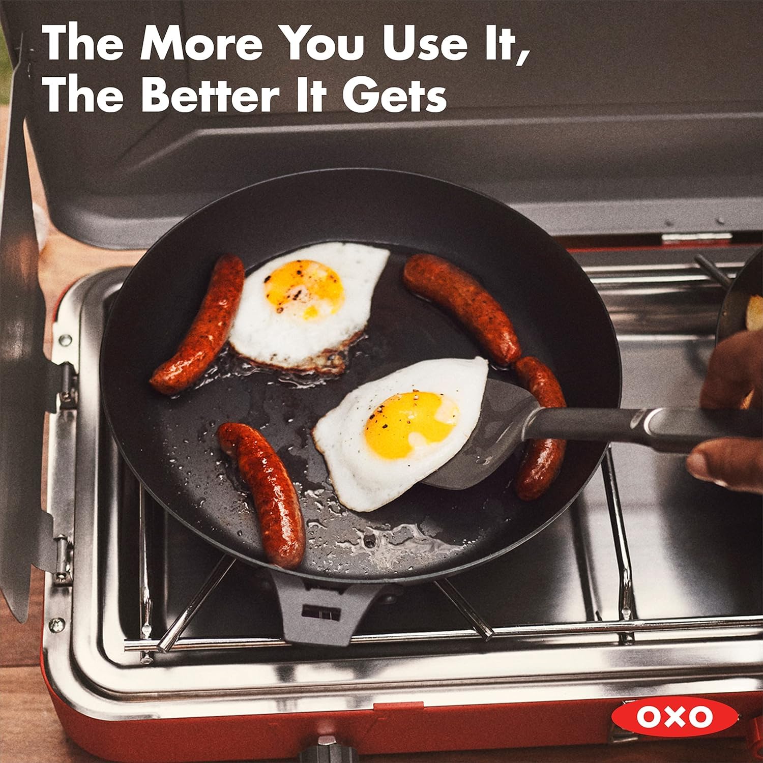 OXO poêle en scène de vie illustrant polyvalence et cuisson au four