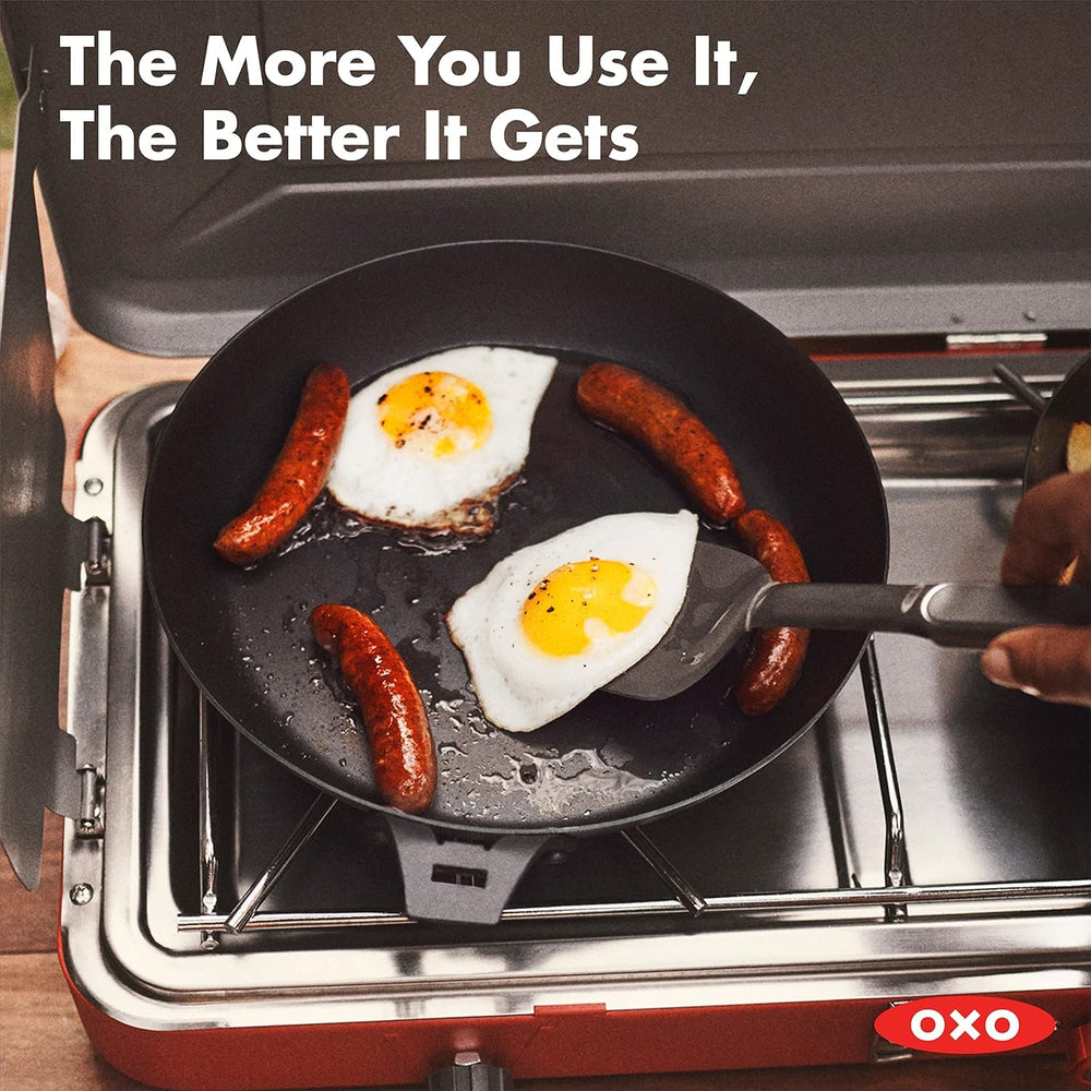 OXO poêle en scène de vie illustrant polyvalence et cuisson au four