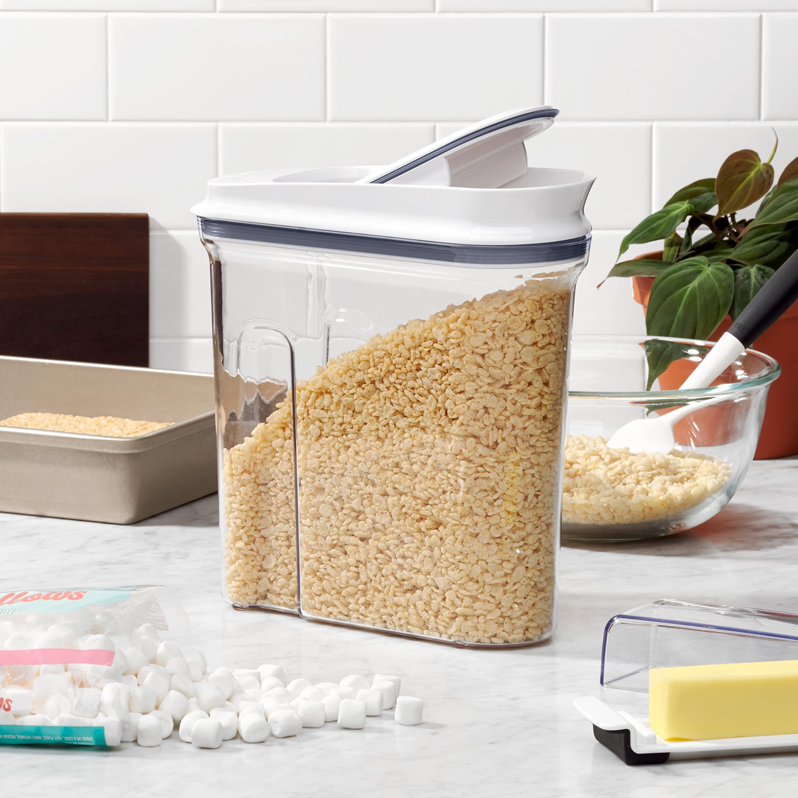 OXO trio de distributeurs alignés sur plan de travail pour un rangement optimisé