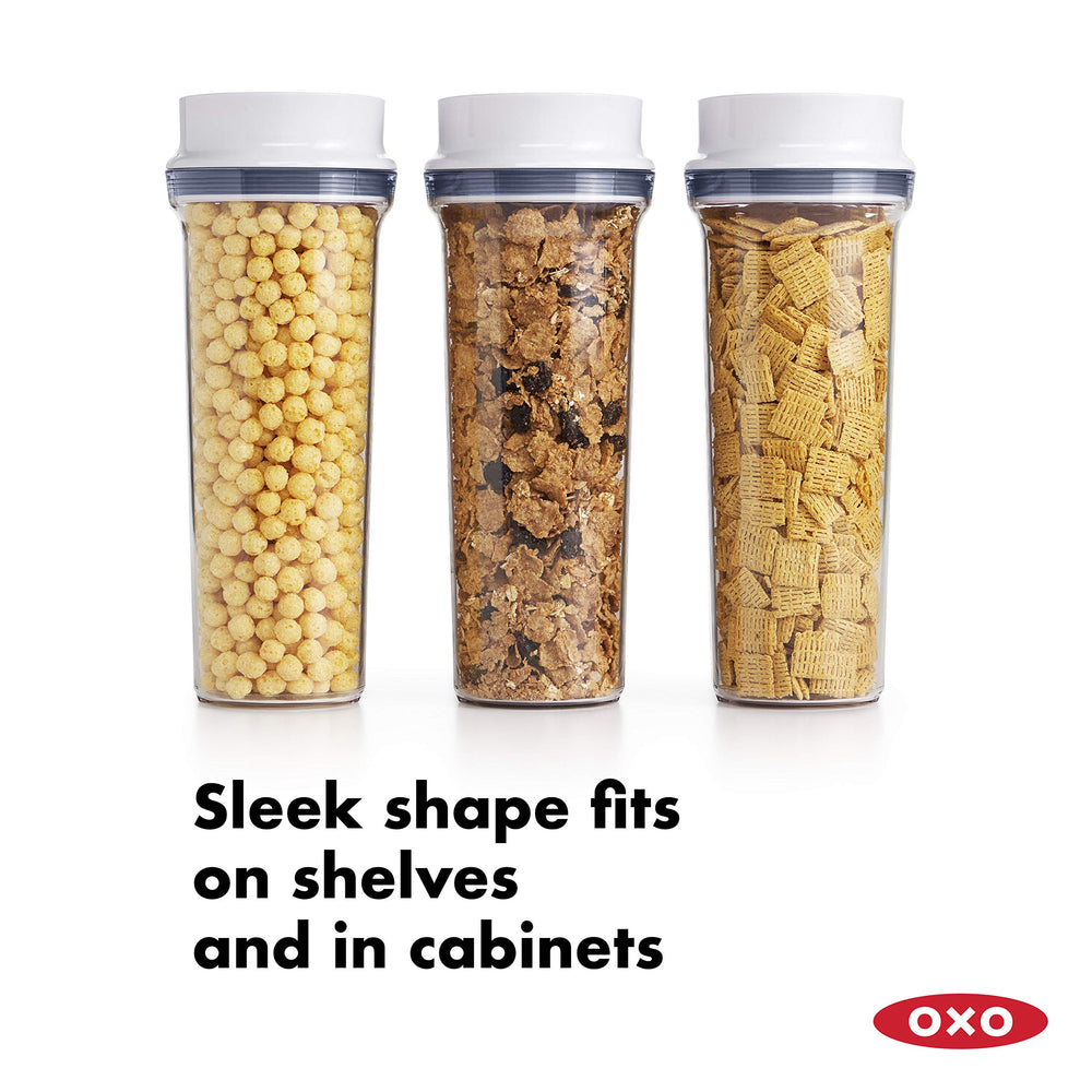 OXO distributeur en usage versant des céréales proprement et sans gaspillage