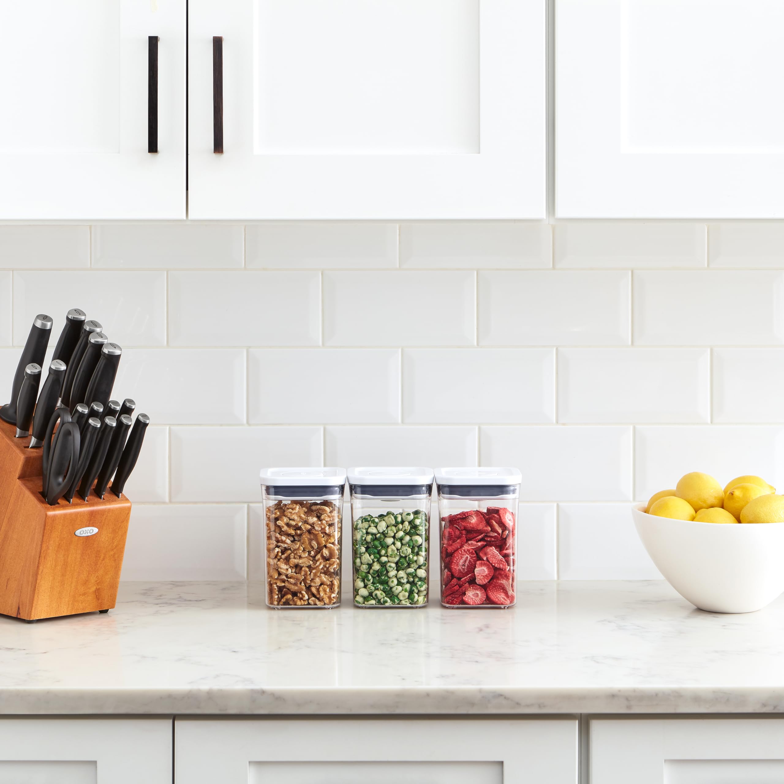 Étagère de cuisine avec OXO POP organisée, visibilité instantanée